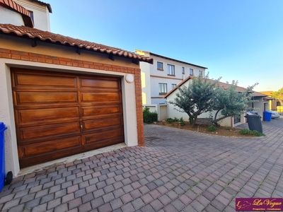 3 Bed Apartment/Flat For Rent Country View Estate Pretoria East