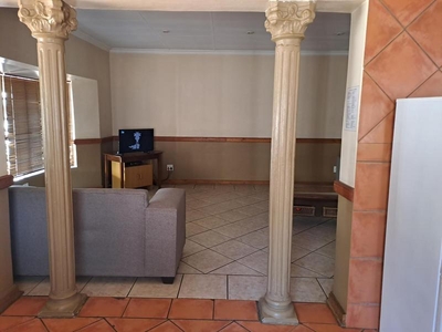 3 Bed House For Rent Clydesdale Pretoria East