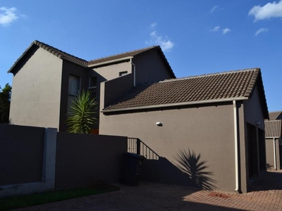 3 Bed Townhouse/Cluster For Rent Amorosa Roodepoort