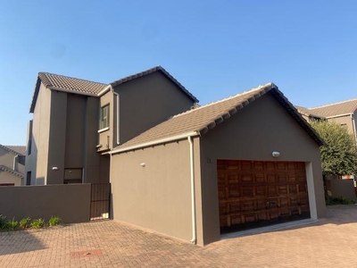 3 Bed Townhouse/Cluster For Rent Amorosa Roodepoort