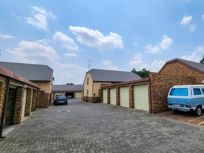 3 Bed Townhouse/Cluster For Rent Bonaero Park Kempton Park