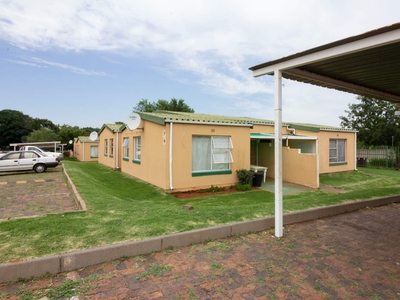 3 Bed Townhouse/Cluster For Rent Florida Roodepoort