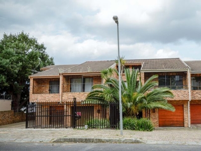 3 Bedroom duplex apartment rented in Paarl Central