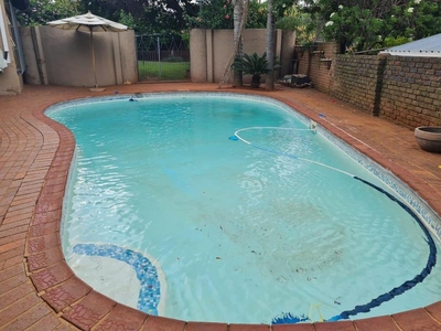 5 Bed House For Rent Constantia Kloof Roodepoort