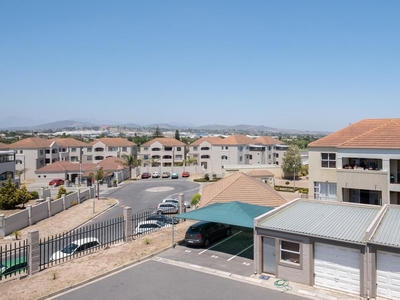 2 Bedroom Apartment For Sale in Vredekloof East
