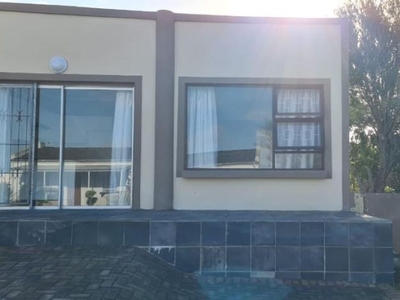 2 Bedroom cottage rented in Kunene Park, Port Elizabeth