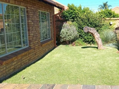 2 Bedroom townhouse - sectional rented in Moreleta Park, Pretoria