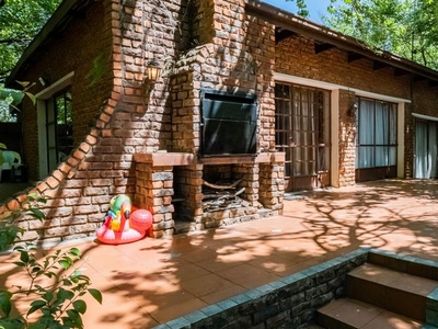 Family home with granny flat for sale in Valhalla Centurion