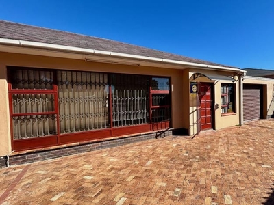 1 Bedroom semi-detached cottage to rent in Wynberg, Cape Town