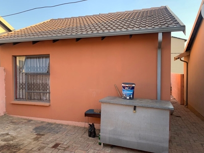 2 Bedroom House to Rent in Fleurhof Immediately Available