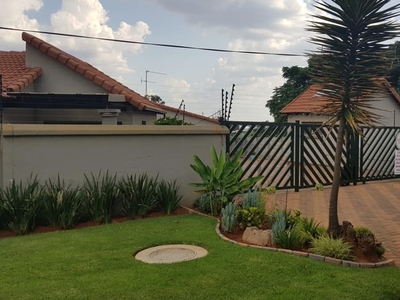 2 Bedroom townhouse - sectional to rent in Marlands, Germiston