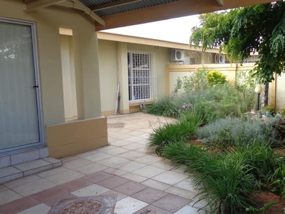 3 Bedroom townhouse - freehold to rent in Oosterville, Upington