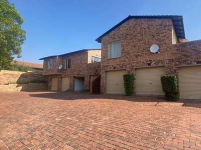 3 Bedroom townhouse - sectional to rent in Edenburg, Sandton
