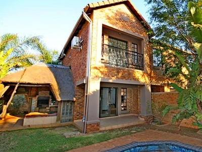 4 Bedroom duplex townhouse - sectional to rent in Meyersdal Nature Estate, Alberton