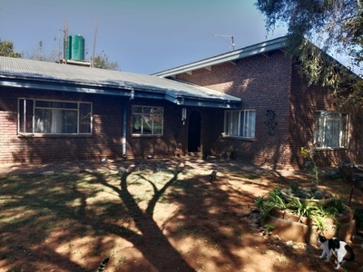 4 Bedroom House For Sale in Kuruman