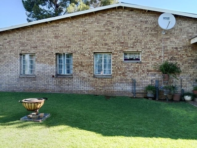 8 Bedroom House For Sale in Kuruman