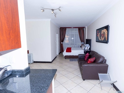 Beautiful Furnished, 1st Floor Studio Apartment in the heart of Illovo