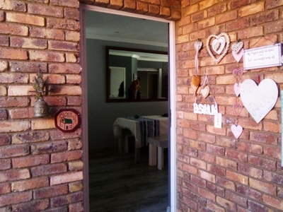2 Bedroom townhouse - sectional for sale in Wilro Park, Roodepoort