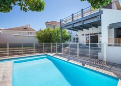 4 Bedroom House For Sale in Bantry Bay