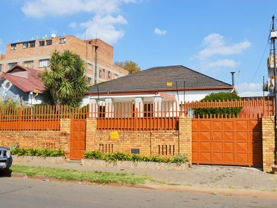 3 Bedroom Freehold For Sale in Yeoville