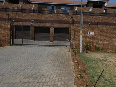 2 Bedroom townhouse - sectional for sale in Croydon, Kempton Park