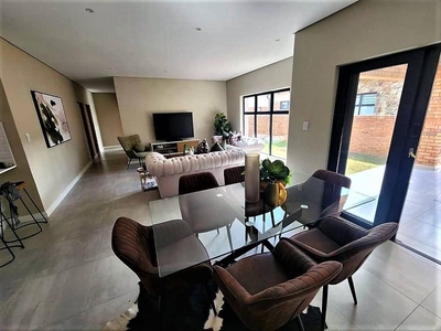 Are you looking for the perfect retirement townhouse in De Land.