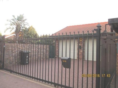 House For Rent In Faerie Glen, Pretoria