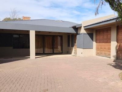 House For Sale In Noordhoek, Bloemfontein