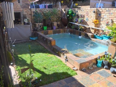 Townhouse For Sale In Doringkruin, Klerksdorp