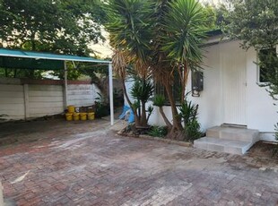 1 Bedroom Garden Cottage To Let in Florida North