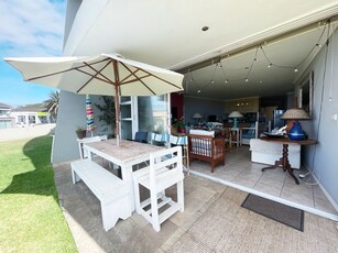 2 Bedroom Apartment For Sale in Jeffreys Bay Central