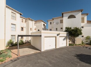 2 Bedroom Apartment For Sale in Muizenberg