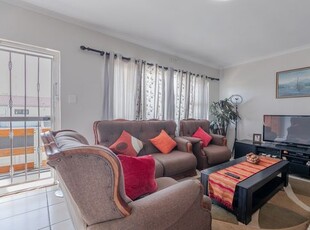 2 Bedroom Apartment For Sale in Table View