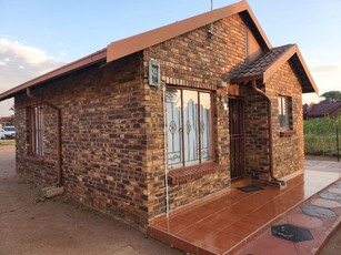 2 Bedroom Freehold For Sale in Mmabatho Unit 13