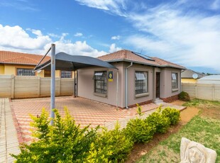 2 Bedroom House For Sale in Witpoortjie