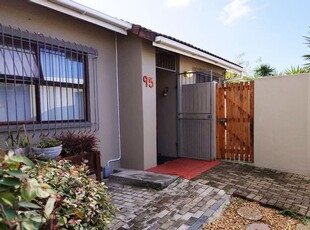 2 Bedroom Townhouse For Sale in Bracken Heights