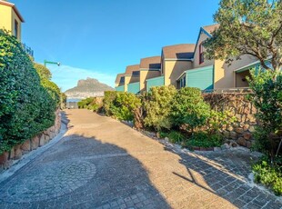 2 Bedroom Townhouse To Let in Hout Bay Beachfront