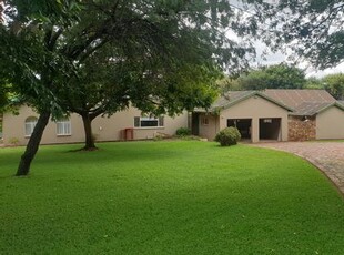 22,000m² Farm For Sale in Broederstroom