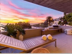 3 Bedroom Apartment For Sale in Camps Bay