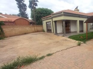 3 Bedroom Freehold For Sale in Mmabatho Unit 13