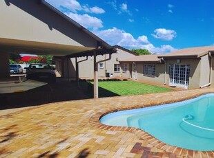 3 Bedroom Freehold For Sale in Potchefstroom Central