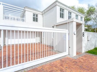 3 Bedroom Freehold For Sale in Rondebosch