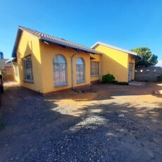 3 Bedroom Freehold For Sale in Tlhabane