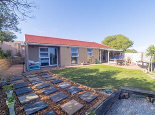 3 Bedroom Freehold For Sale in Van Riebeeckstrand