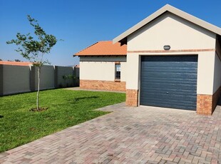 3 Bedroom Gated Estate For Sale in Waterkloof East