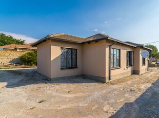 3 Bedroom House For Sale in Cosmo City