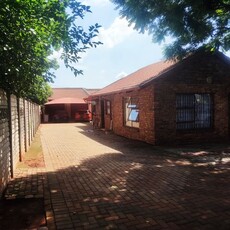 2 Bedroom Townhouse For Sale in Fourways