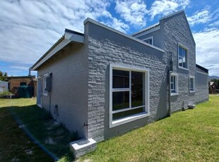 3 Bedroom House For Sale in Pringle Bay