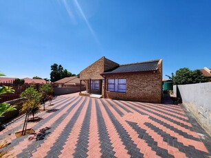 3 Bedroom House For Sale in Tlhabane West