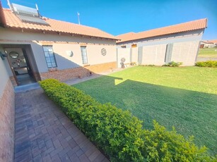 3 Bedroom House For Sale in Waterkloof